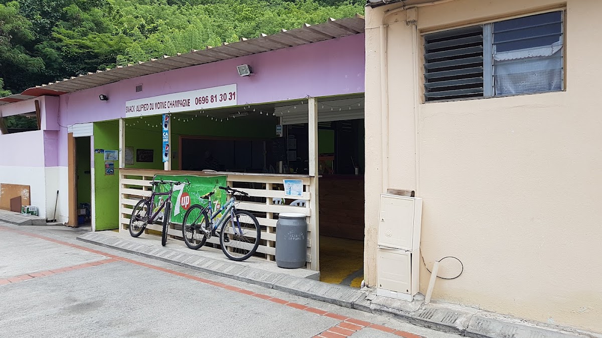 Au Pied Du Morne Champagne